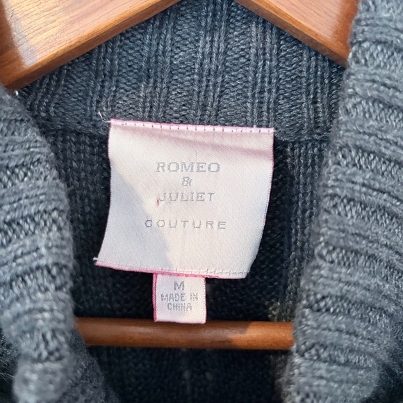 Romeo & Juliet Couture Gray Faux Fur Knit Vest Women M Boho Chic - Picture 2 of 8